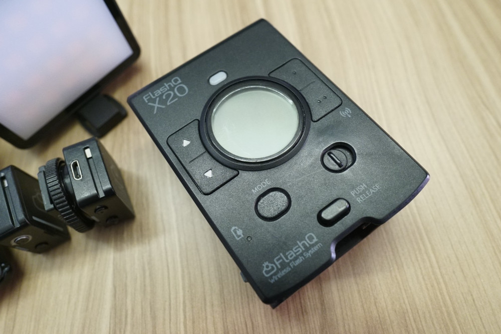 LightPix FlashQ x20 w/ Transmitter for Sony, 1 x Receiver, LED light, Diffuser