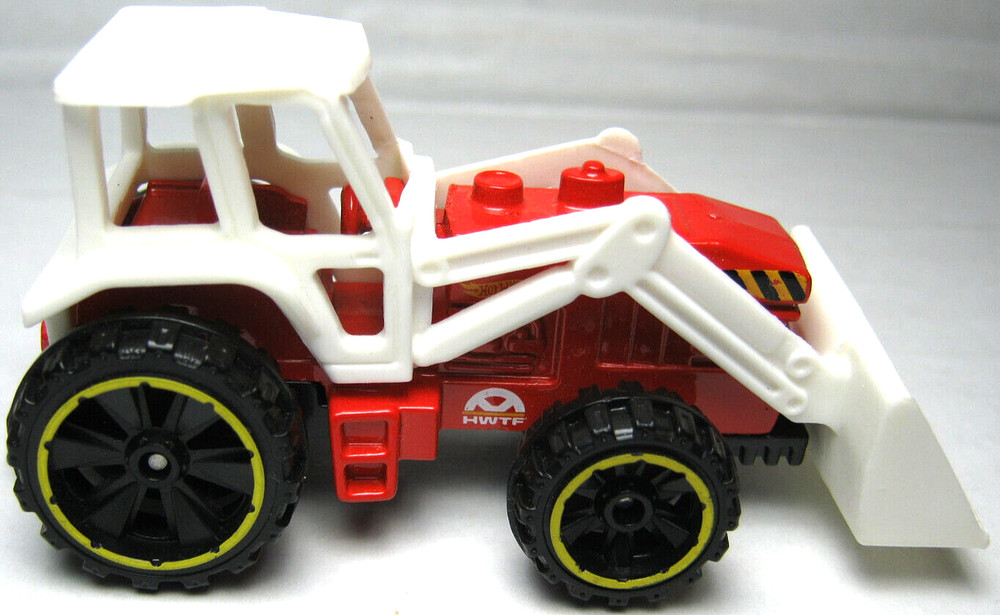HOT WHEELS LOADER TRACTOR STUNT CIRCUIT RED & WHITE DIECAST - DATE ERROR PRODUCT