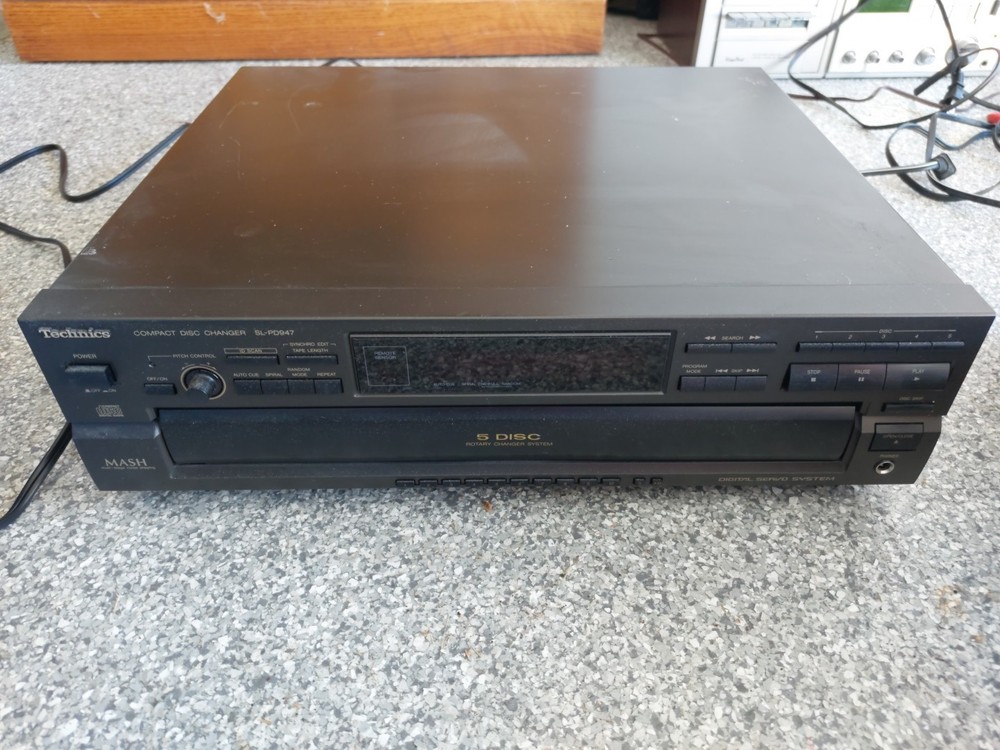 Technics SL-PD947 5 Disc Changer CD Player - With Cords - No Remote