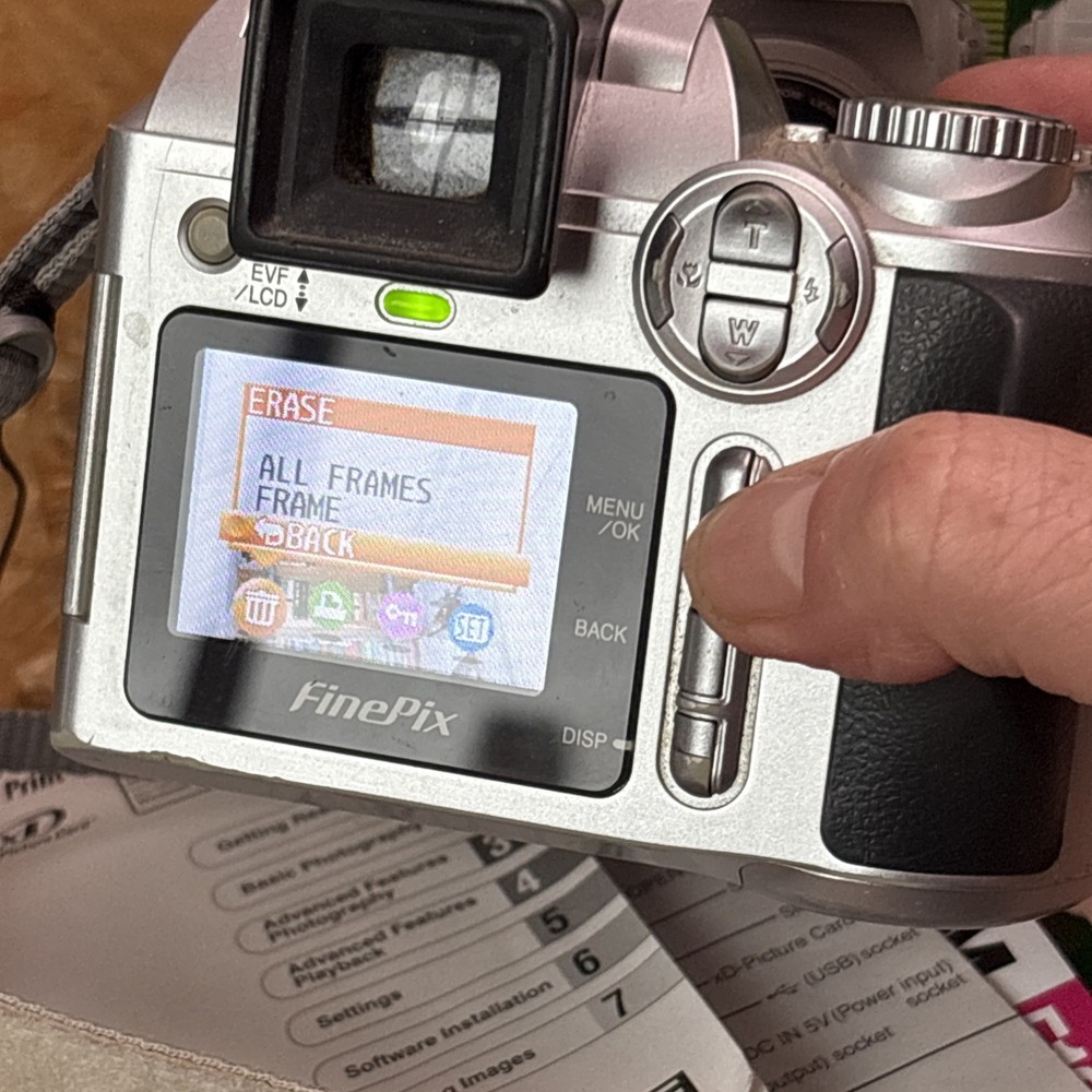 Fujifilm Finepix S3000 Digital Camera & Box - Working