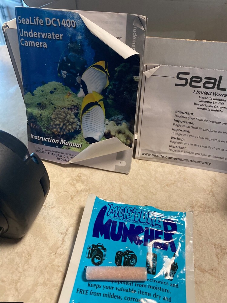 SeaLife DC 1400 Underwater Camera Kit - Includes many Accessories