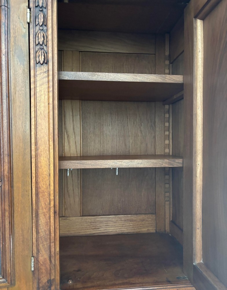 antique buffet a deux corps