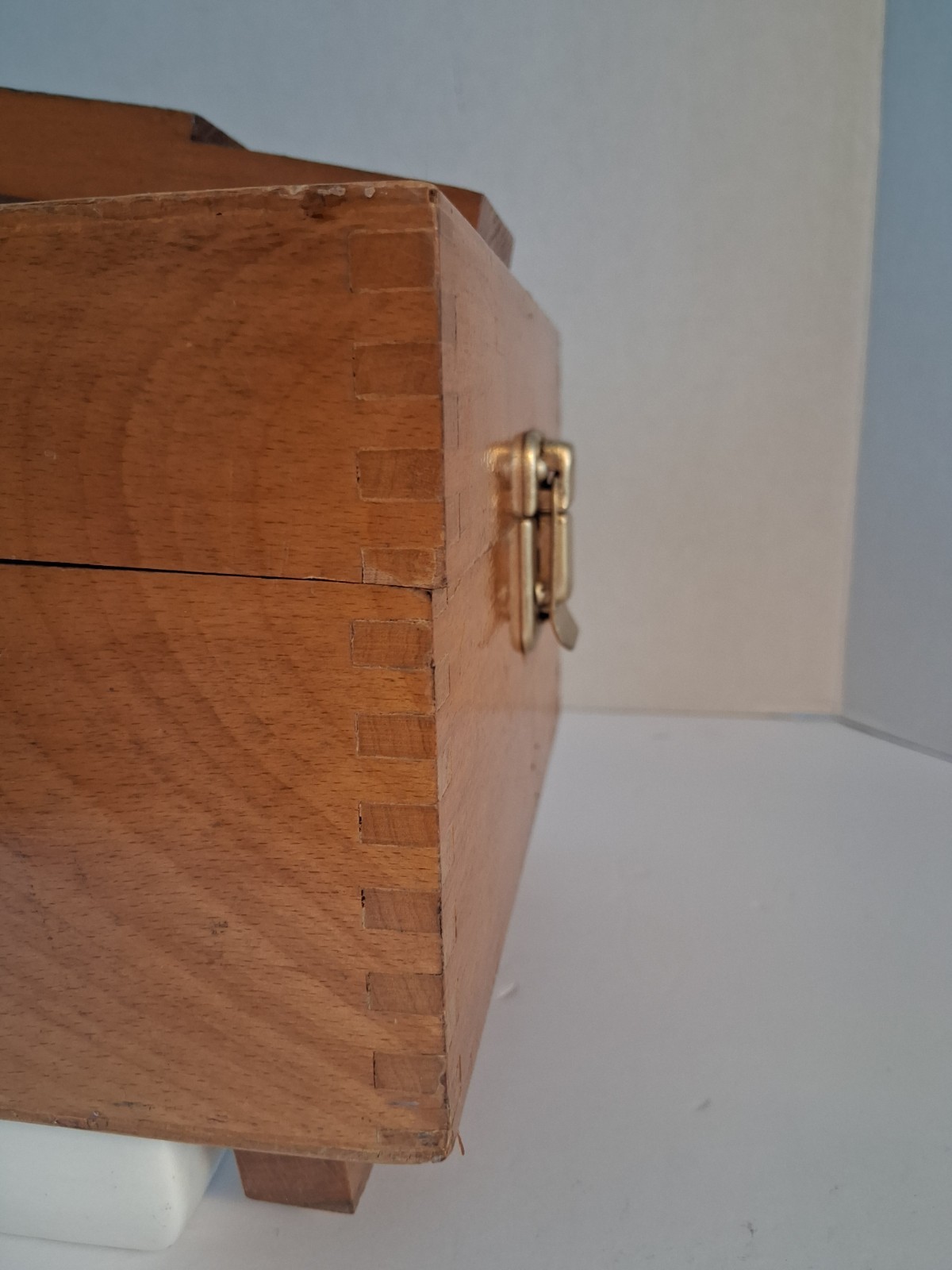 Vtg 1960's Shoe Shine Valet; Brush Kit Includ.; Dove Tail Wood Detail; EUC/Mint!