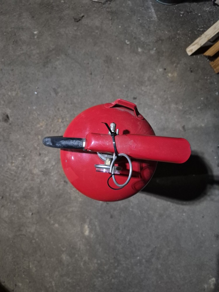 Amerex 2.5 Gallon FOAM Refillable Fire Extinguisher Class 2-A Model 252 Red VERS