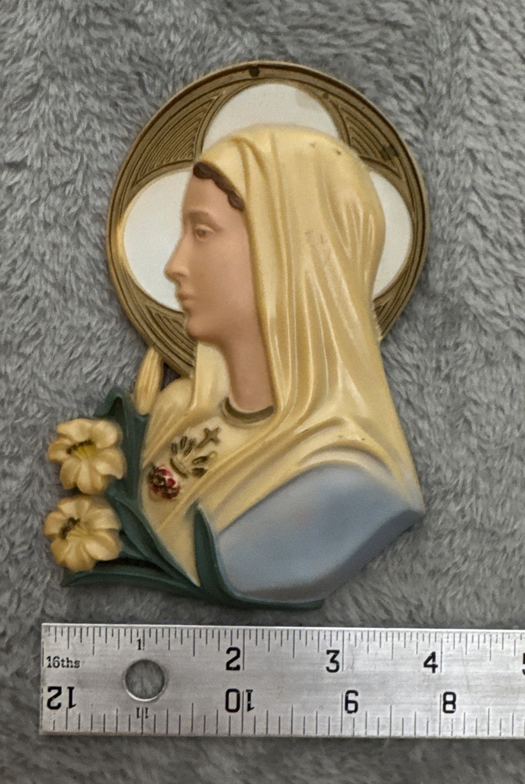 Vintage Hartland Plastics Virgin Mary w/Lilies Miniature Wall Plaque Catholic
