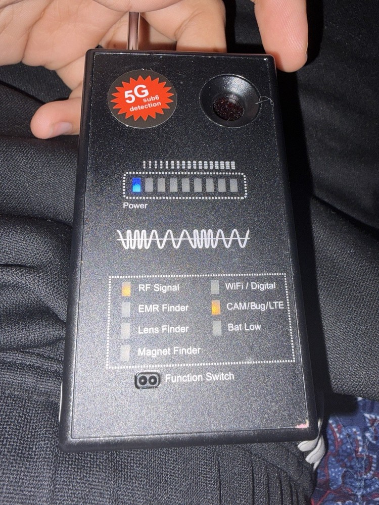 generic handheld RF/EMF detector
