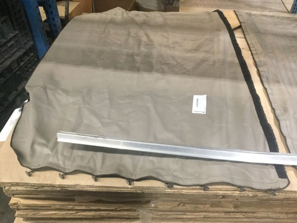 Freightliner CASCADIA GREY SLEEPER OPENING Interior Curtain - Used