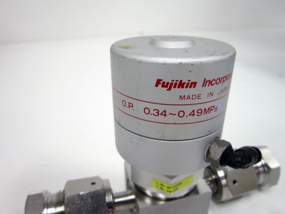 FUJIKIN MEGA ONE LA NORMALLY CLOSED PRESSURE PNEUMATICALLY ACTUATED VALVE - B