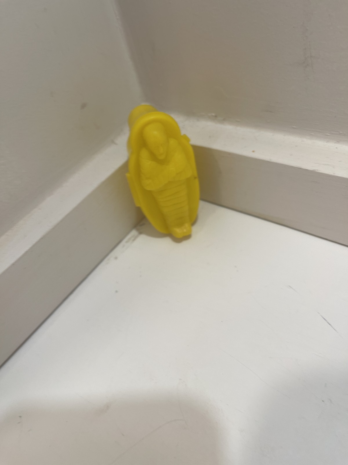 Topps Munchy Mummies Coffin 1978 Candy Container Yellow Empty Mummy Halloween