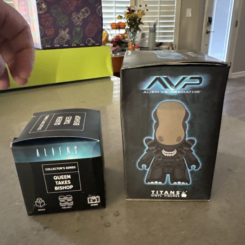 AVP Alien vs Predator Vinyl Figures