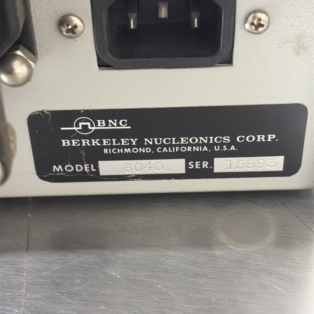 BNC UNIVERSAL PULSE GENERATOR Model 6040 with 201E 20V PULSE SOURCE