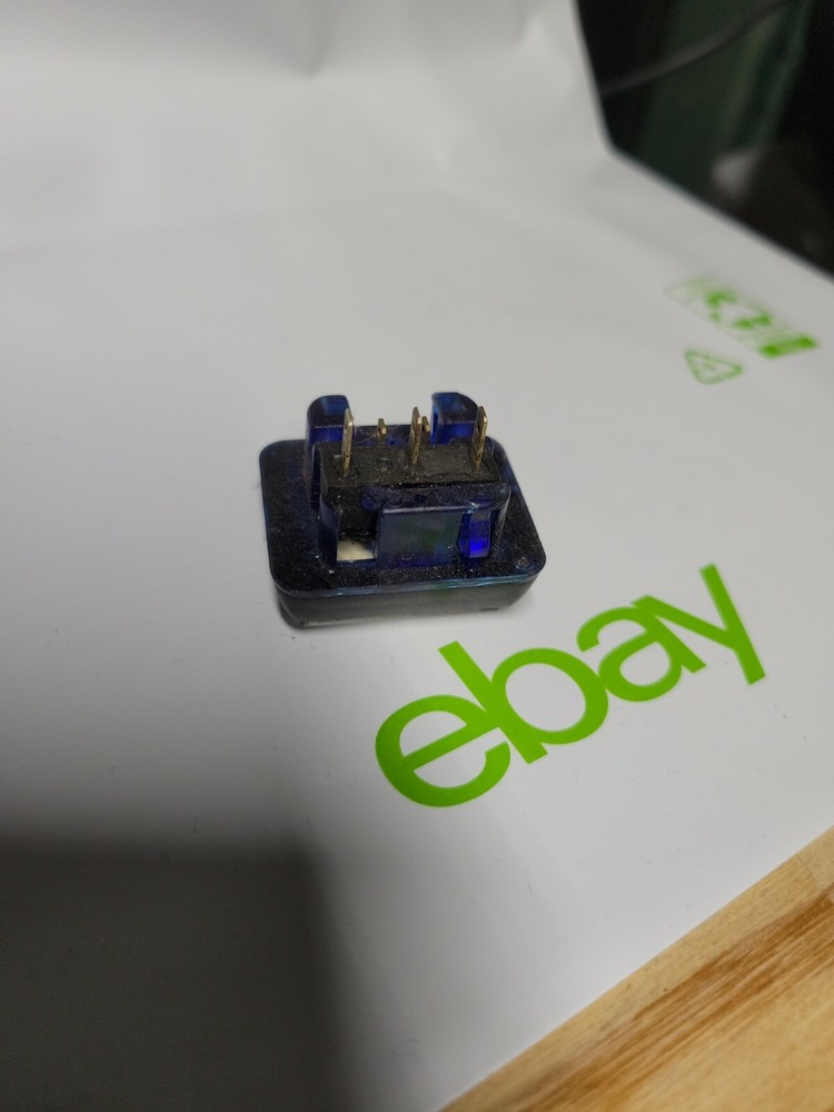 Bally Alpha Bet 5 Lines Per Credit Button Rectangular 32mm x 26mm 5E4 Cherry