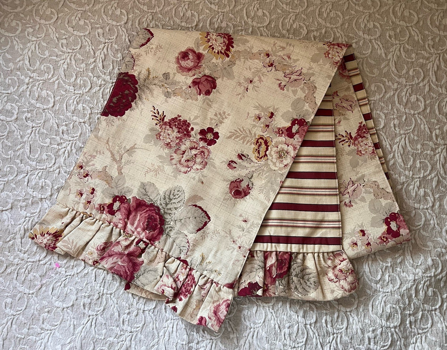 Waverly Vintage Rose Table Runner Reversible Stripes Norfolk Garden Room 72”