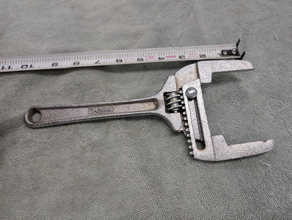 SLIP & LOCK NUT WRENCH