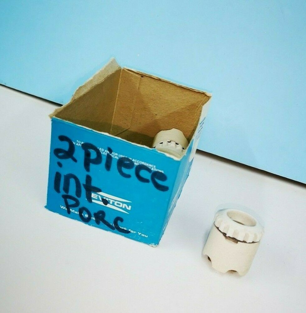 INTERMEDIATE 2-Piece Ring-Type PORCELAIN LAMPHOLDER Screw Term SOCKET 2625