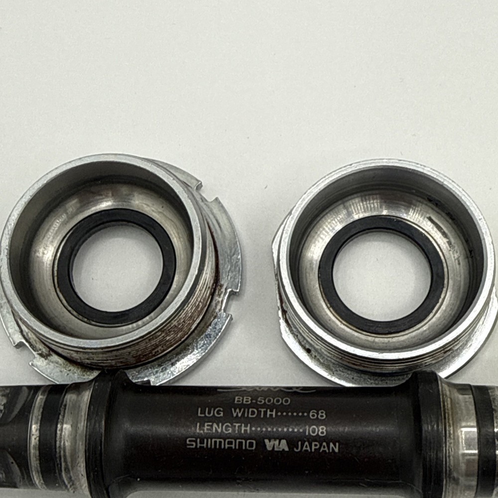 Bottom bracket spindle Bottom Bracket Shimano Santé 1900100 - BB-5000 68×108mm