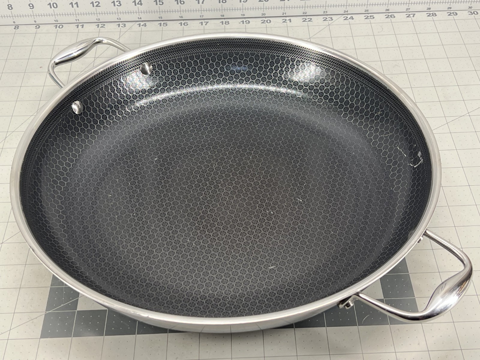 HexClad Hybrid Nonstick 14" Frying Pan, No Lid - Used