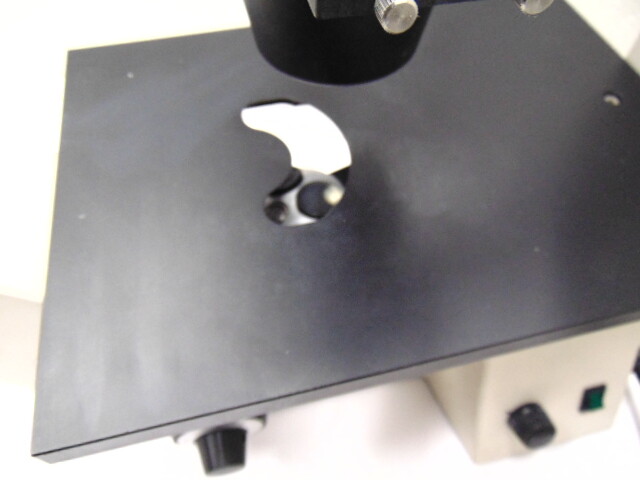 ZEISS AXIOVERT 25 INVERTED TRANSMITTED LIGHT MICROSCOPE W/ HAL. 6V / 30W LIGHT