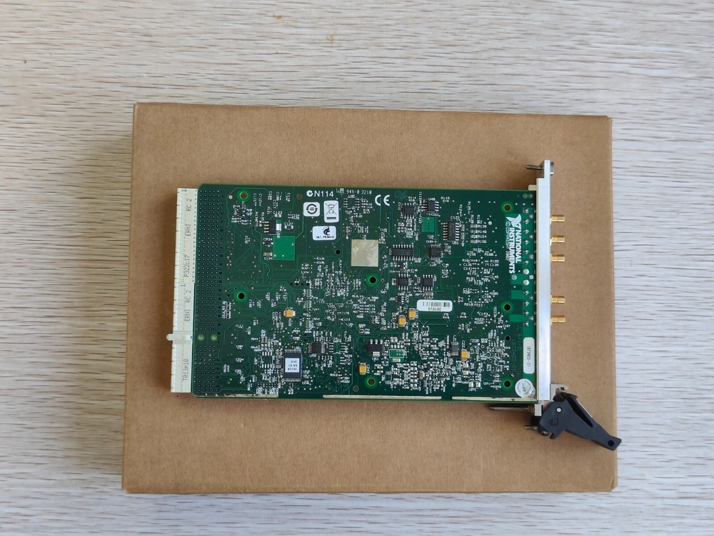 NI PXI-5404 Frequency Generator