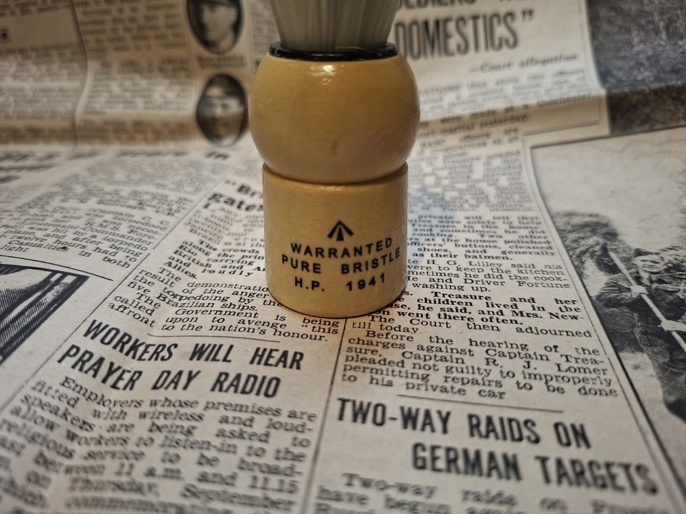WW2 British Shaving brush 1941- reproduction smooth handle