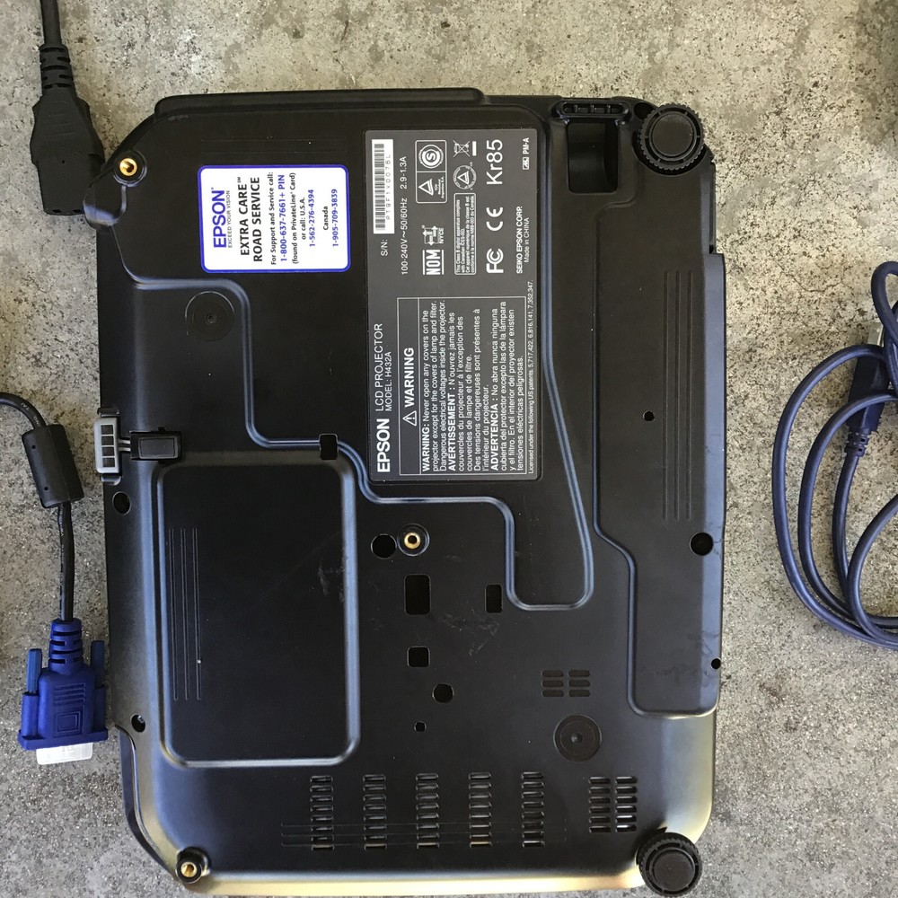 Epson VS310 Model: H432A LCD Projector w/ Remote, Cables, Manual, CD