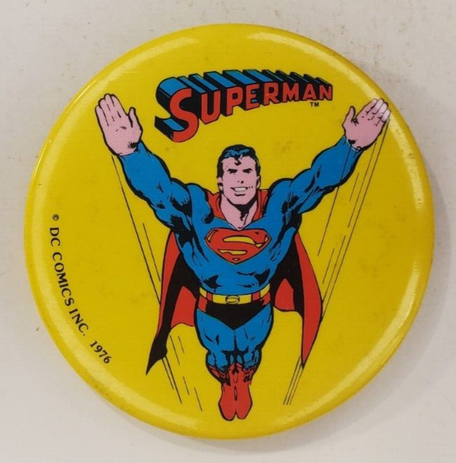 Vintage 1976 Superman Flying Button Pinback DC Comics