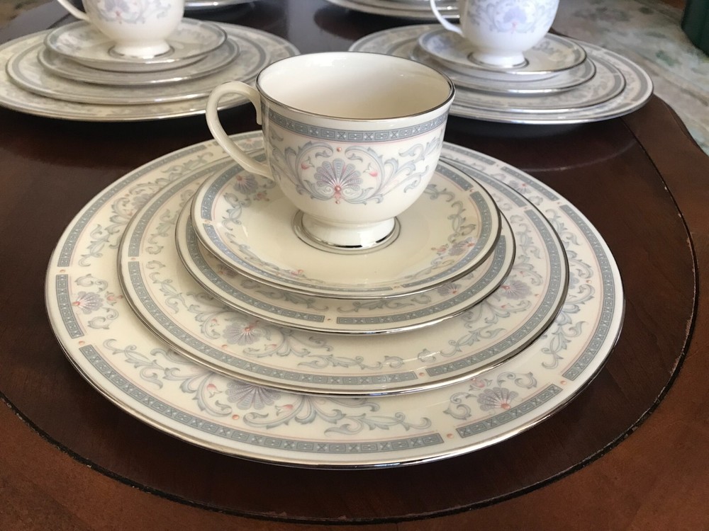 Lenox Mt. Vernon 5 Piece Place Setting - Pristine - Never used