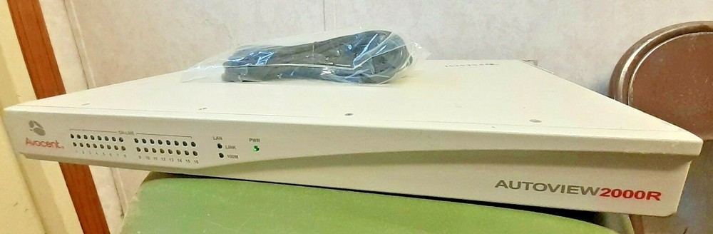 *NICE* AutoView 2000R 16-port Rack Mountable KVM Switch
