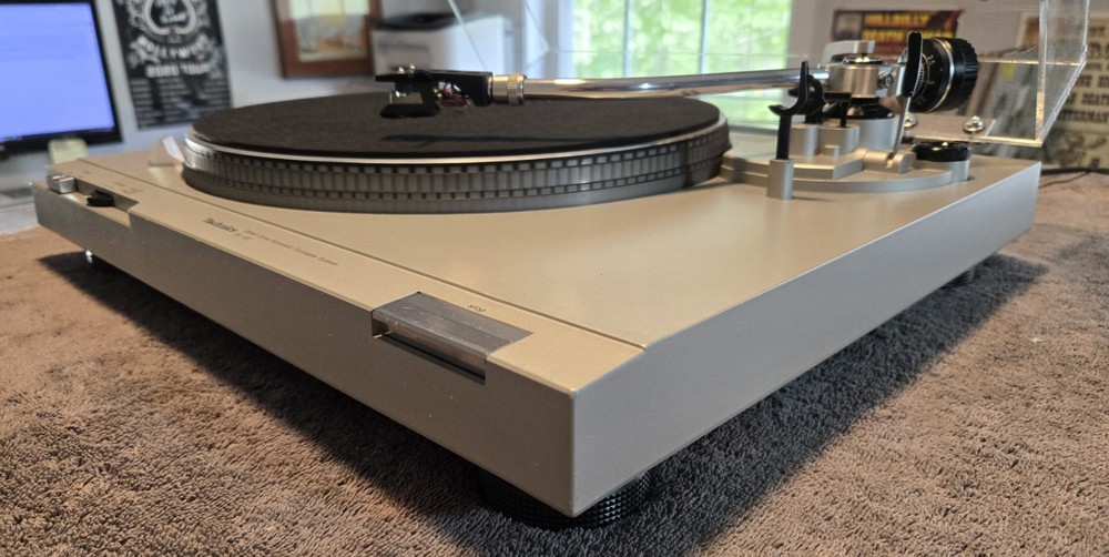 Technics Direct Drive SL-D2 Turntable, Serviced, Recapped, New Covers Available.