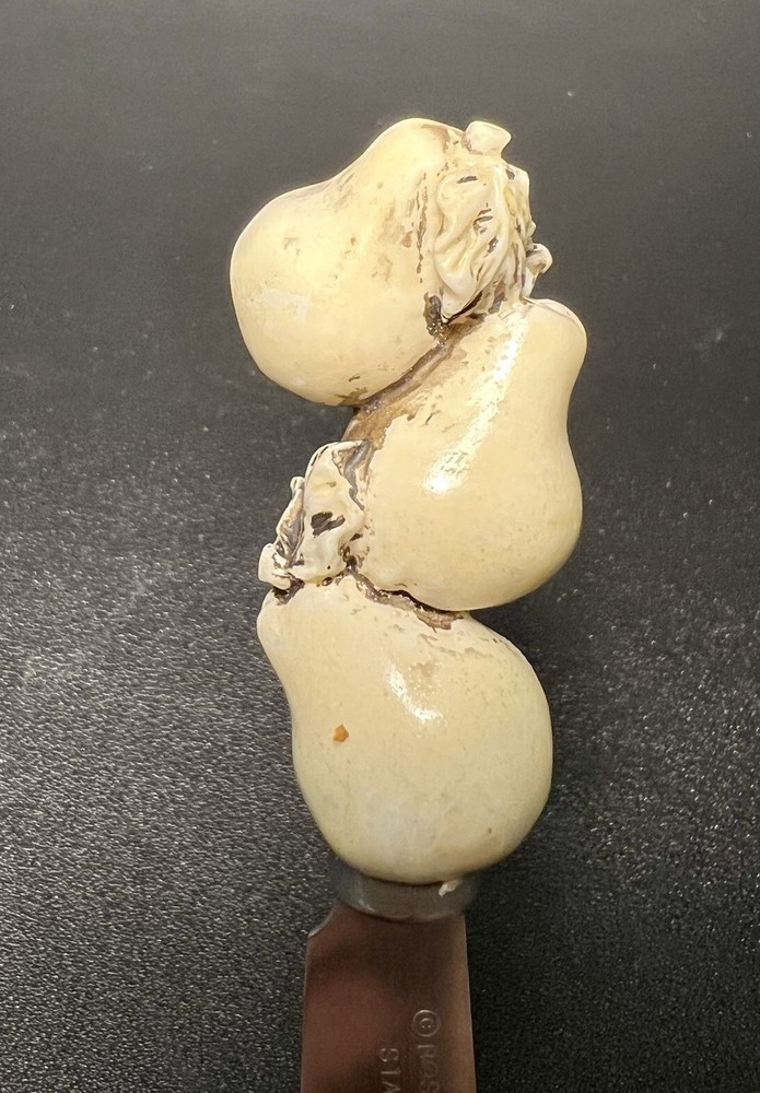Boston Warehouse 1990s Pear Cluster Resin Handle Spreader, 5”