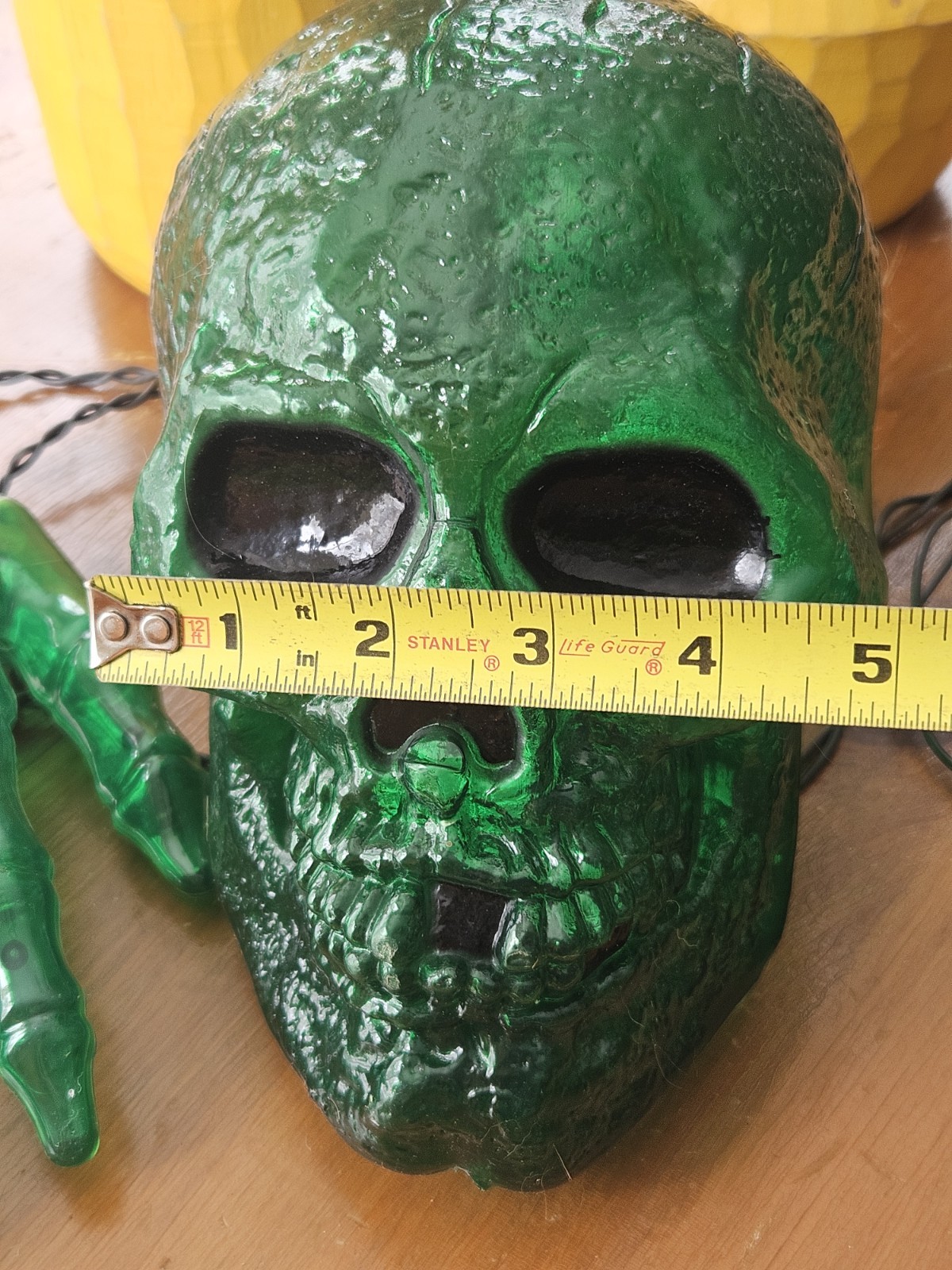 VTG Working Halloween Series Light Up Skull W Hands 3 Piece Clear Green