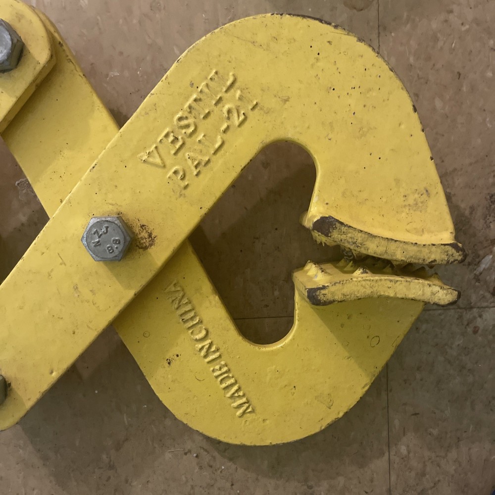 ULINE H-127 PALLET PULLER