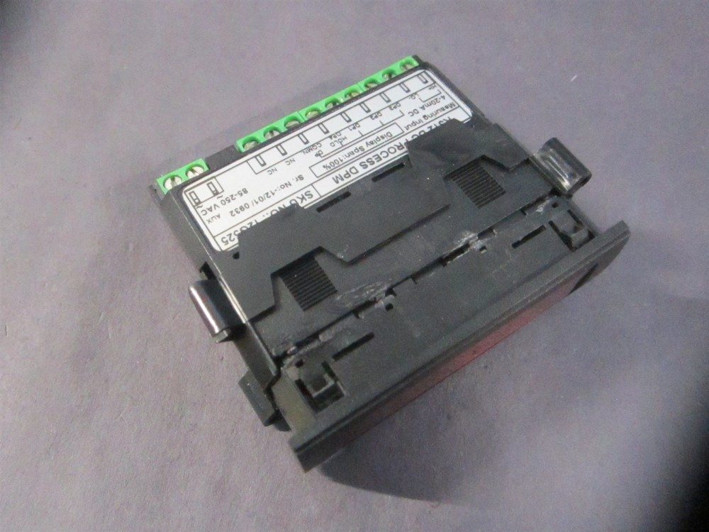 4-20mADC 85-250VAC Red LCD Process Digital Panel Meter with Mounting Brackets