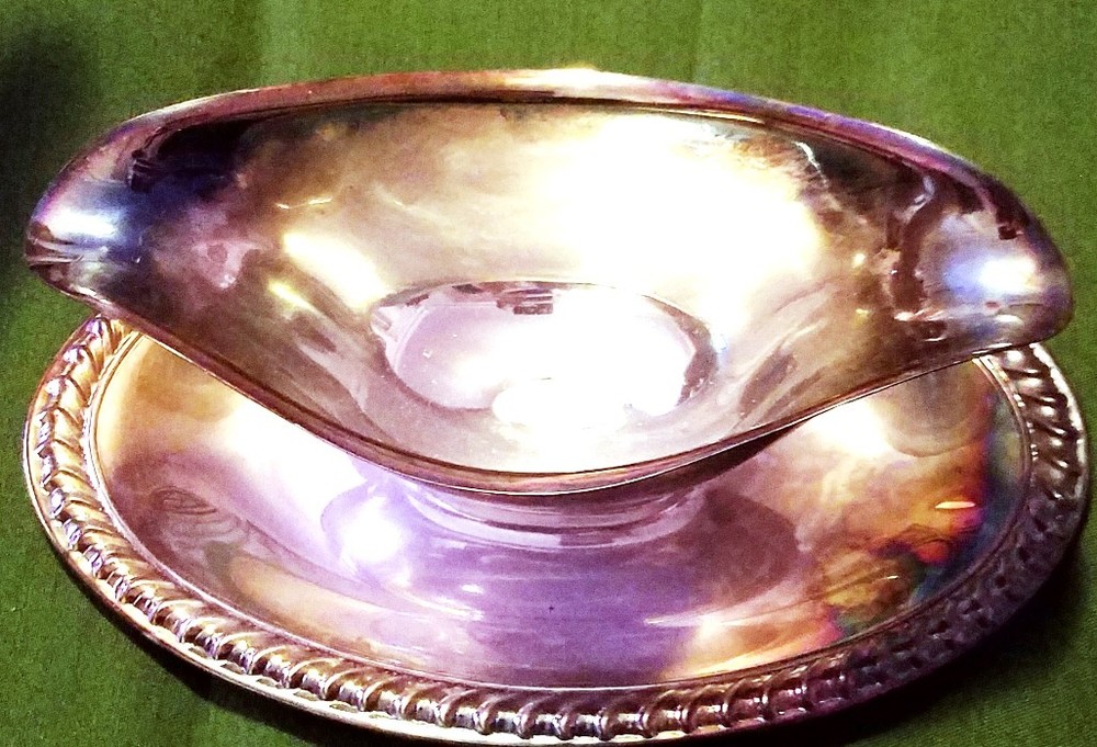 Vintage 6" Wm Rogers Silverplate Gravy Boat