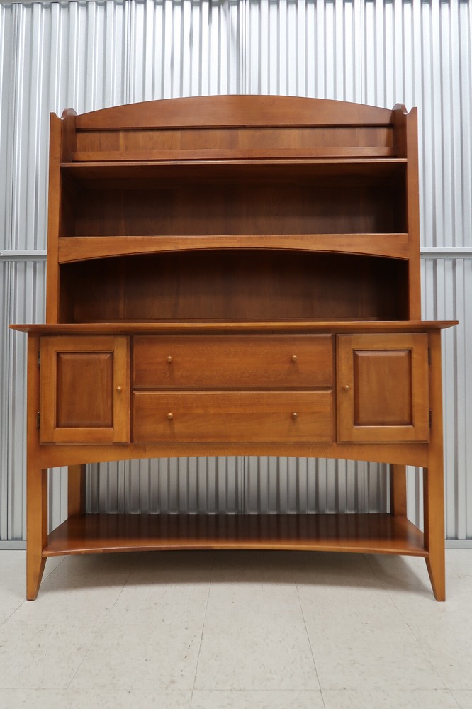 Thomasville '' Impressions'' Cherry Sideboard With Hutch