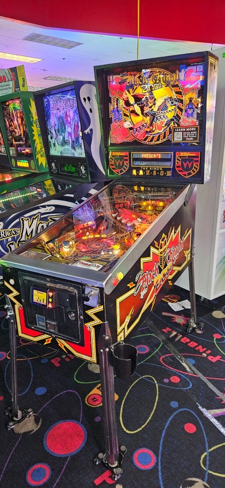 BLACK KNIGHT 2000 Pinball Machine - Williams 1989 - 2073