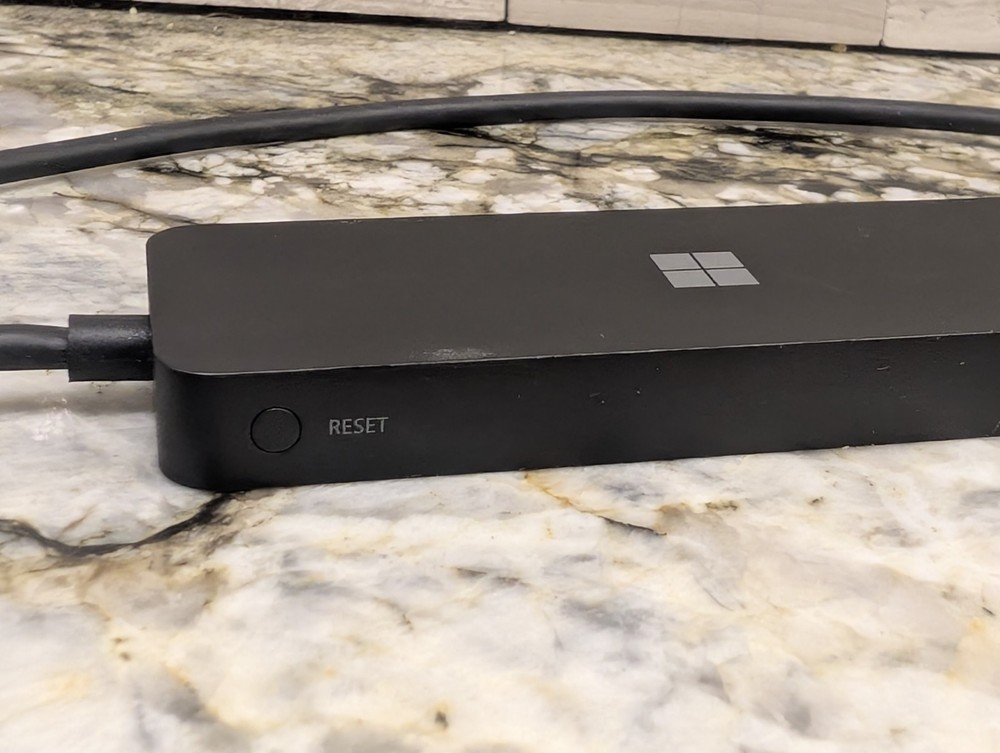 Microsoft 4K Wireless Display Adapter Model 1942 Tested & Working