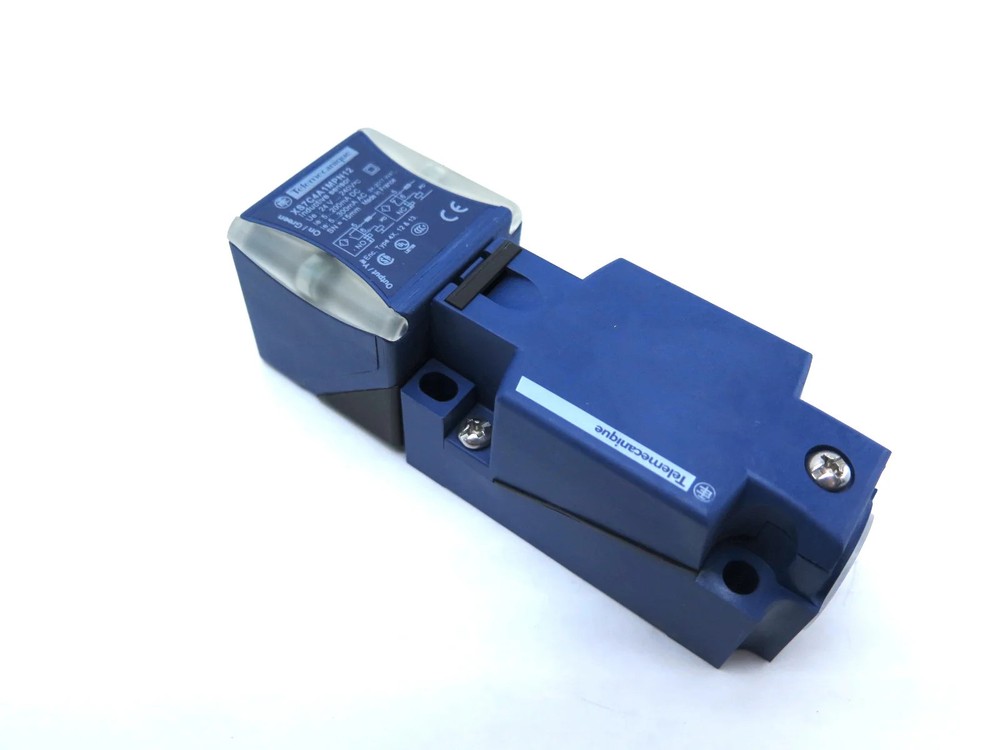 Telemecanique XS7C4A1MPN12 Inductive Proximity Sensor