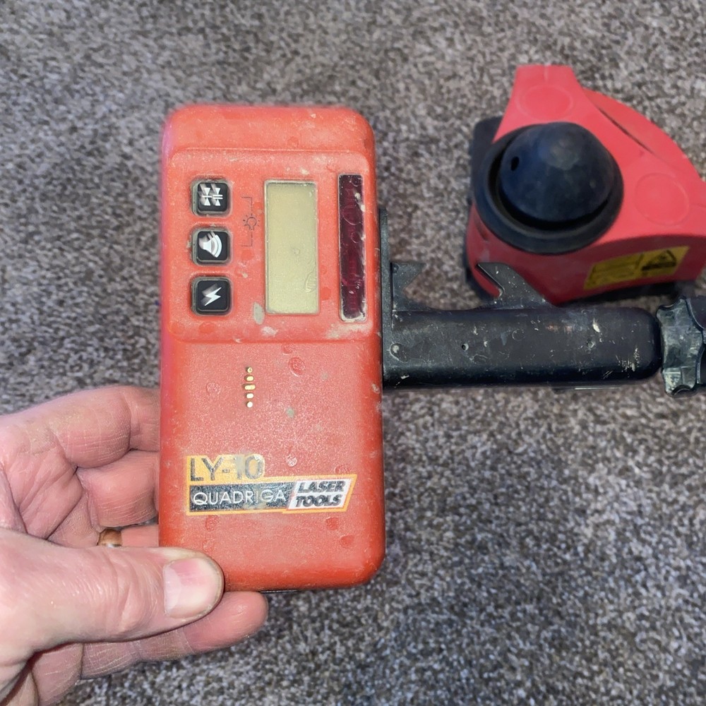 QUADRIGA QL-200 SELF LEVELING ROTARY LASER Good condition