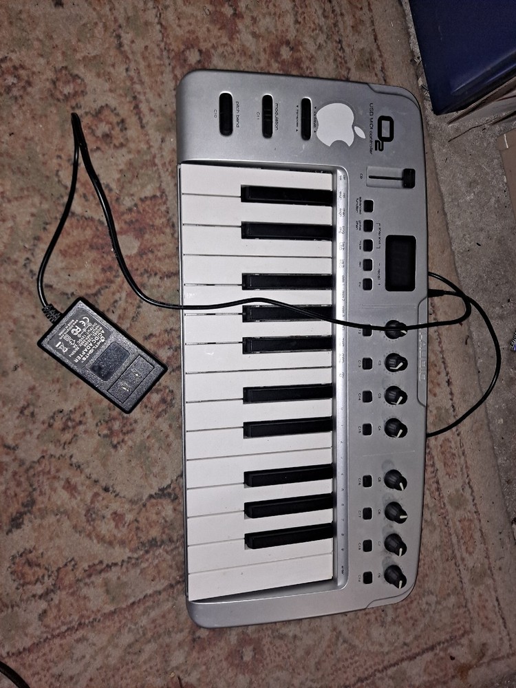 M-Audio O2 Mobile USB MIDI Controller Keyboard used