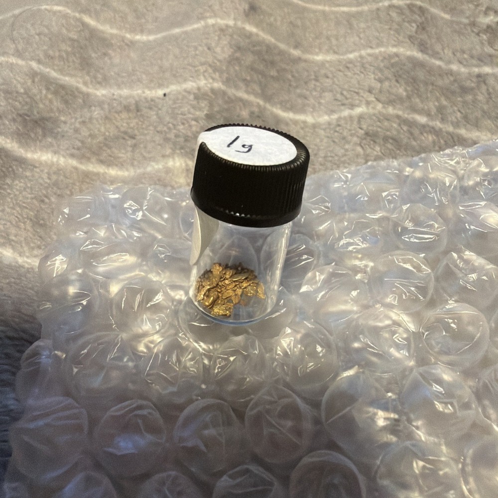 1 Gram Gold in vile.