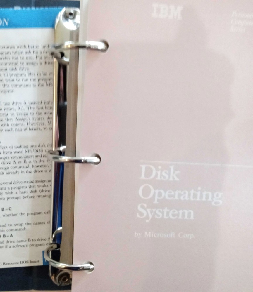 5 vintage guides / manuals on IBM DOS, BASIC, Ops/Svc , Maintenance, Tech Ref