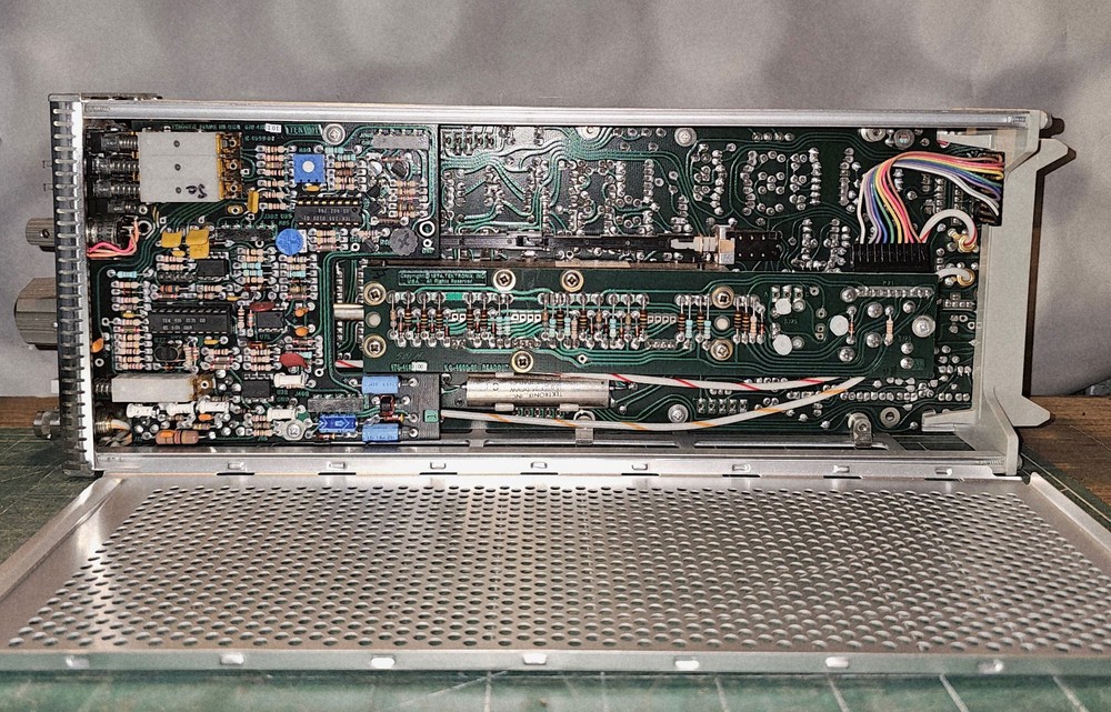 Tektronix 7B87 Time Base with Pretrigger Acquire Clock Module - For 7000 Series