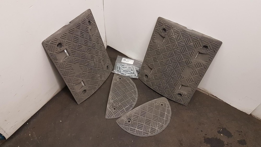 HEAVY DUTY RAMP WITH FIXINGS