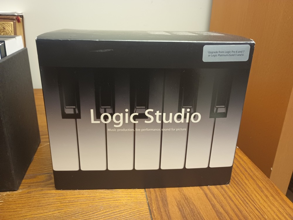 Apple Logic Studio Logic Pro 8 Complete Box & Materials - Vintage Software 2007