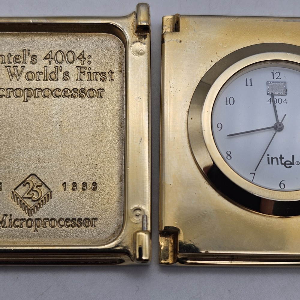 Intel 4004 CPU Clock 25th Anniversary of World's First Processor - Missing Hinge