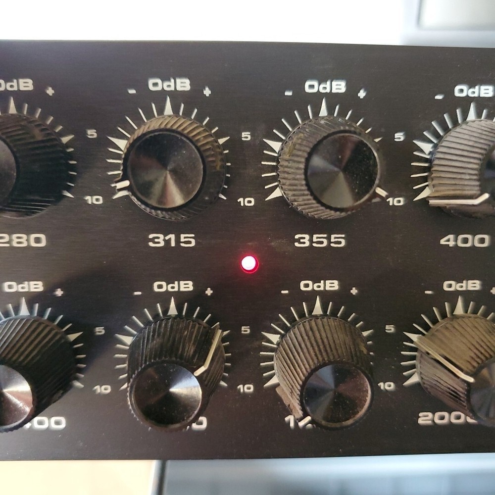 White Instruments Serie 4000 Model 4240 Rack Mount Graphic Equalizer