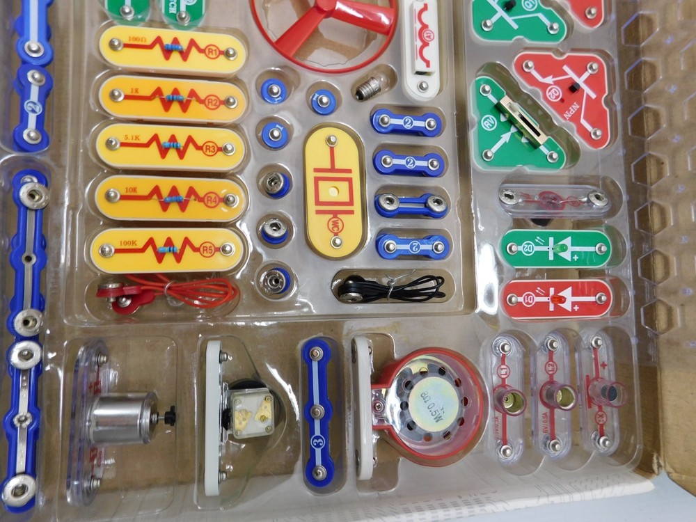 Elenco Electronic Snap Circuits Kit, SC-300, complete, 2012