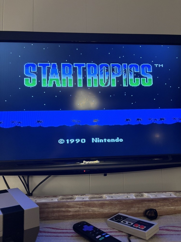 Nintendo NES-001 Console Bundle W/ 10 Games, 2 Controllers & Zapper