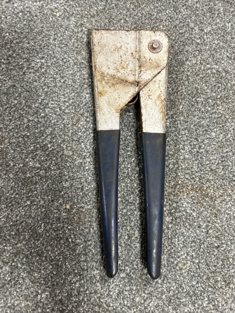 Vintage blind riveting tool
